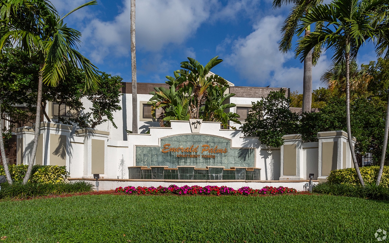 Exterior Emerald Palms monument sign.