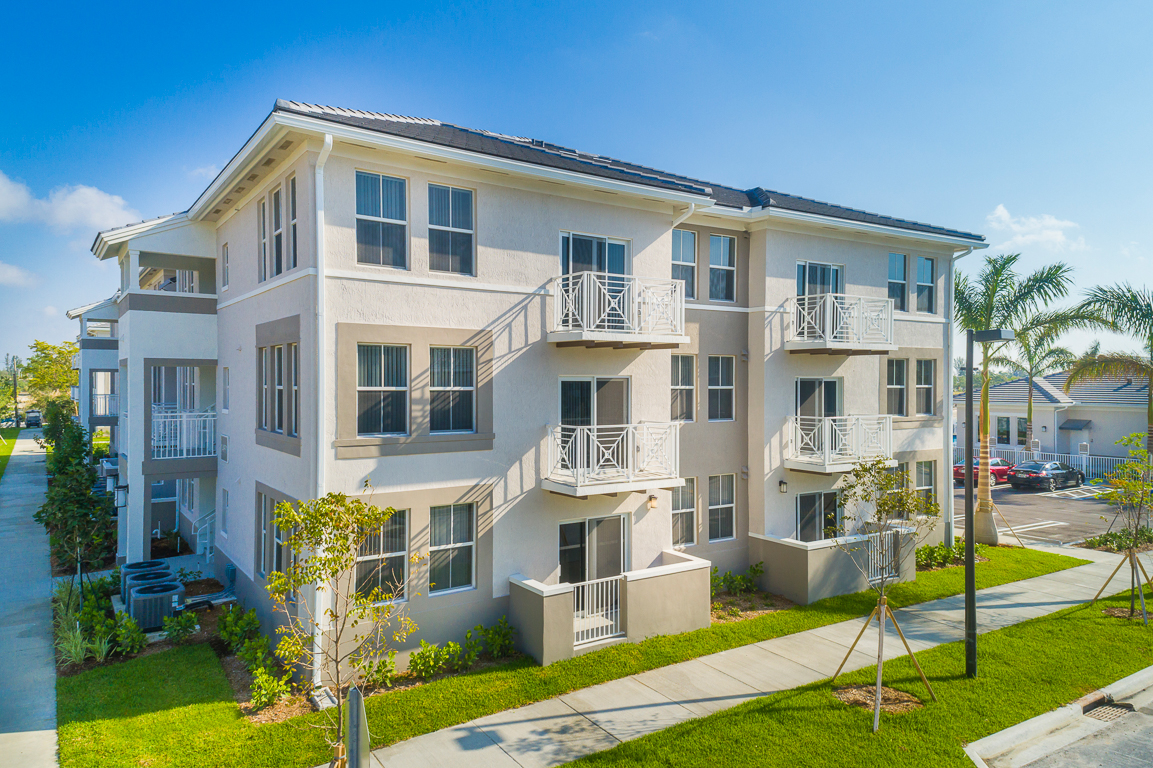 Alcazar Apartments in Homestead, FL - Building exterior